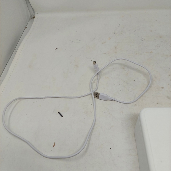 Cahot UV Light Sanitizer Portable Box Wireless Phone Charging Model UM-T20 - Picture 9 of 13